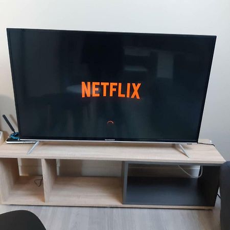 Elbeuf F2 Sweet Home combles NETFLIX WIFI Extérieur photo